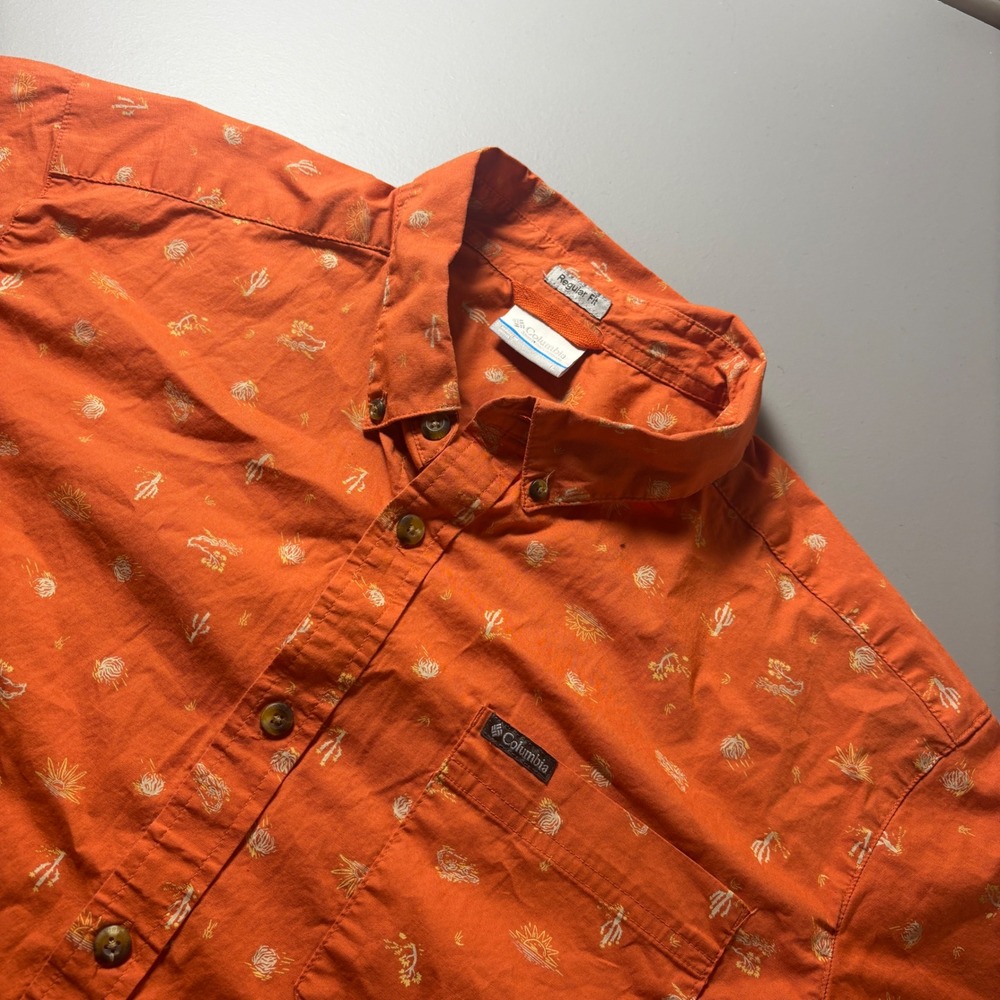 Columbia Mens Button Down Shirt Short Sleeve Orange Desert Cactus Print‎ L